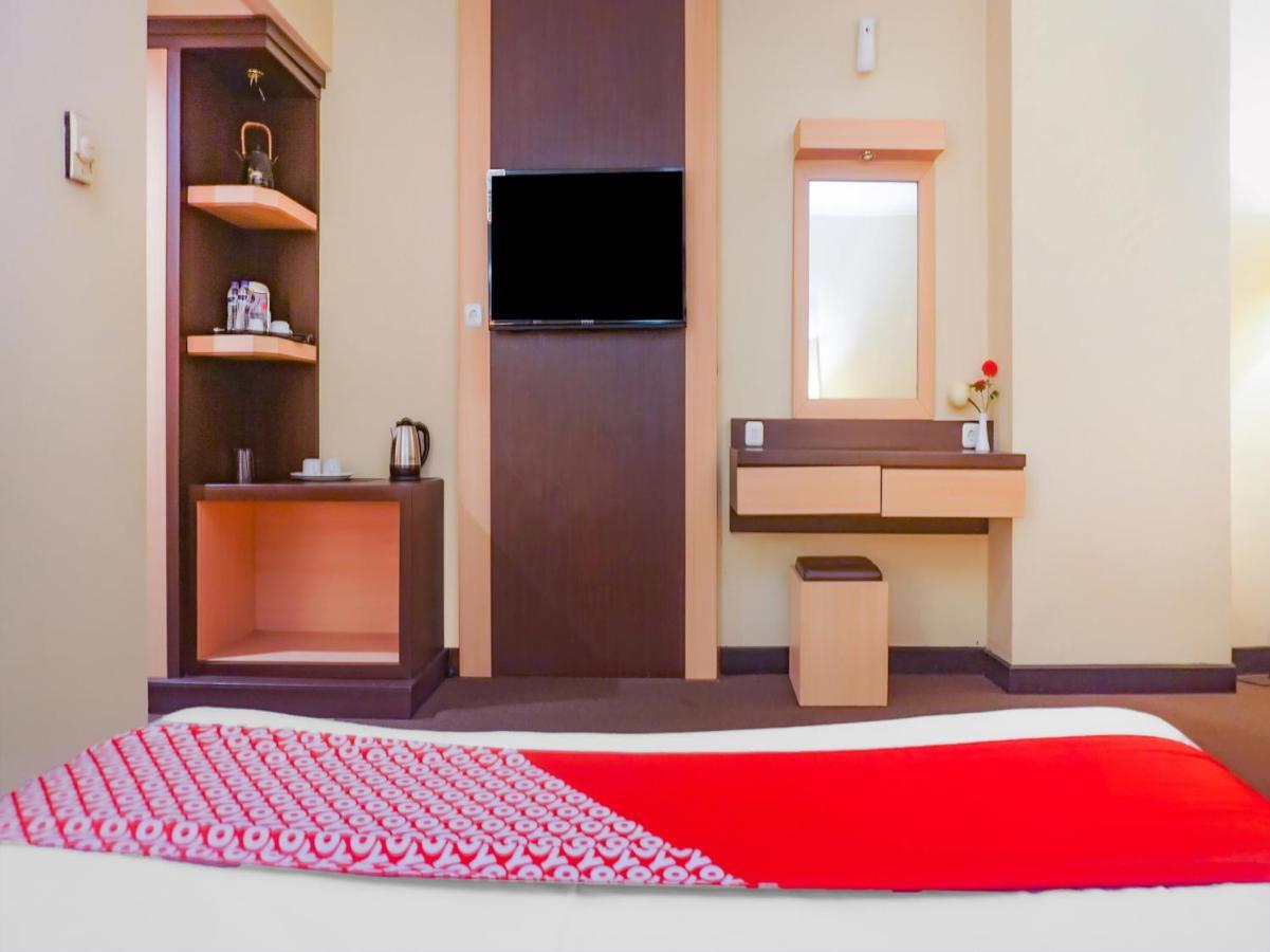 Oyo 3967 Hotel Pantai Wisata Makassar Eksteriør billede