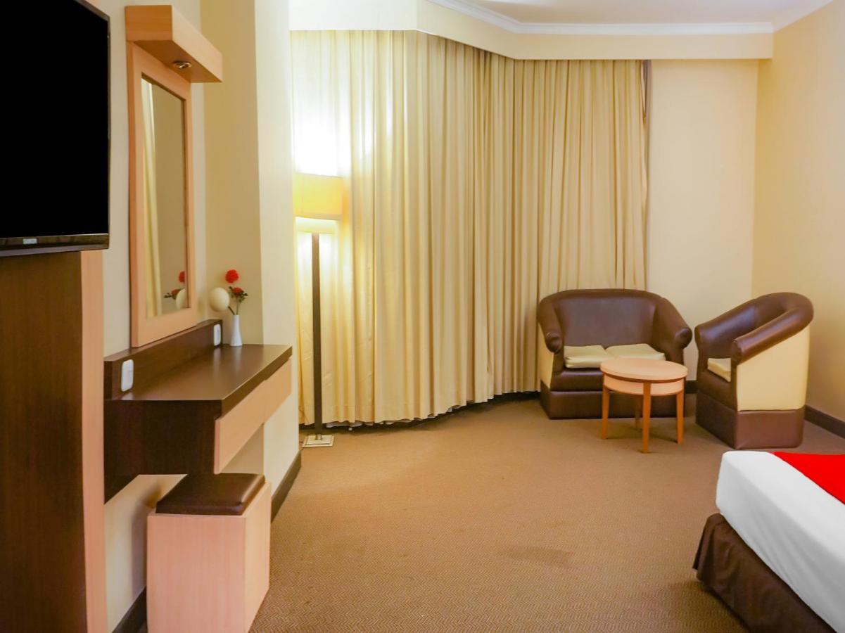 Oyo 3967 Hotel Pantai Wisata Makassar Eksteriør billede