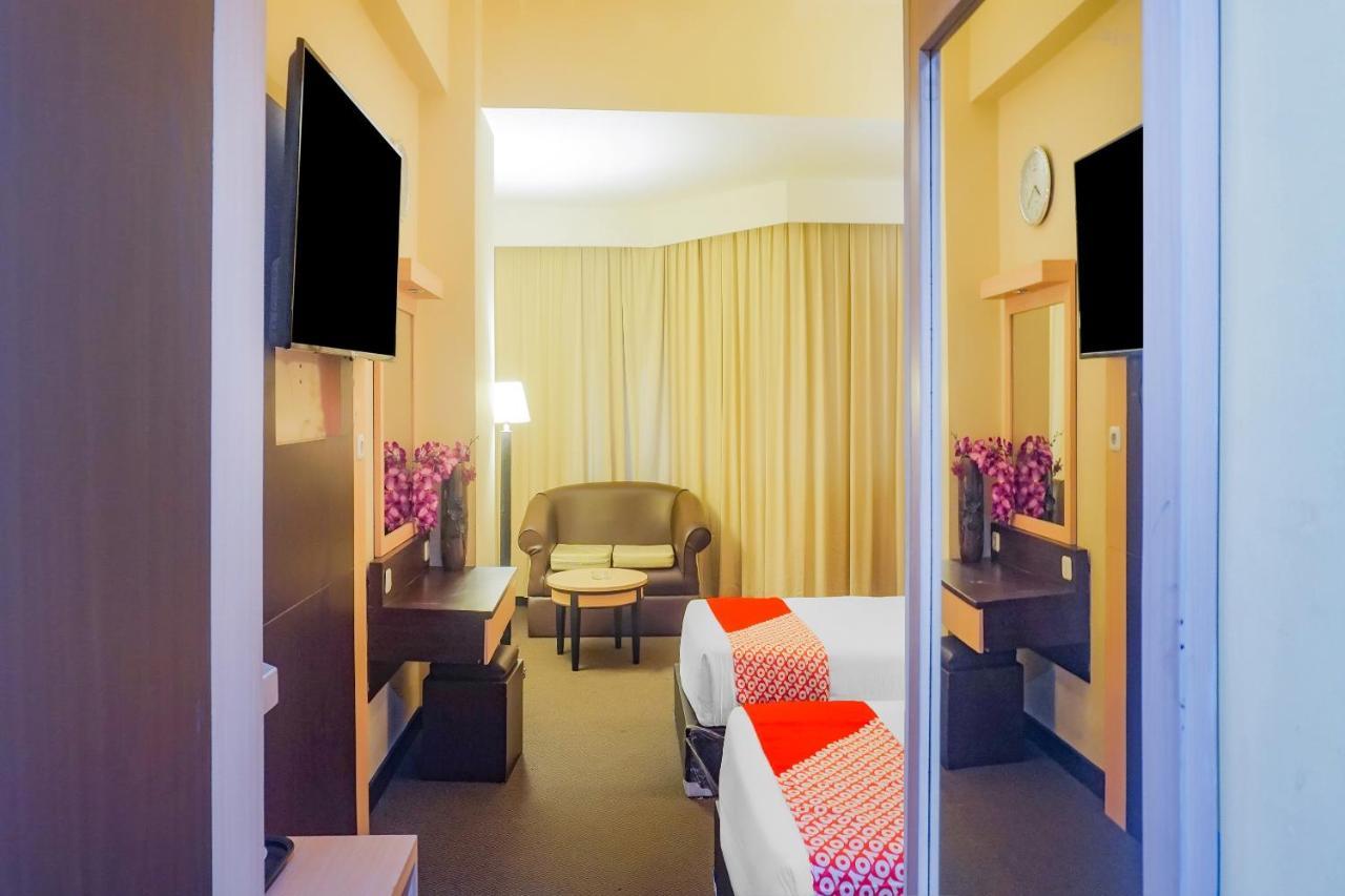 Oyo 3967 Hotel Pantai Wisata Makassar Eksteriør billede